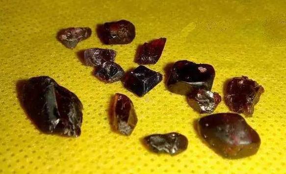 原石翡翠交易,寻宝价值5亿翡翠原石-第2张图片-翡翠网 原石翡翠交易,寻宝价值5亿翡翠原石-第2张图片-翡翠网