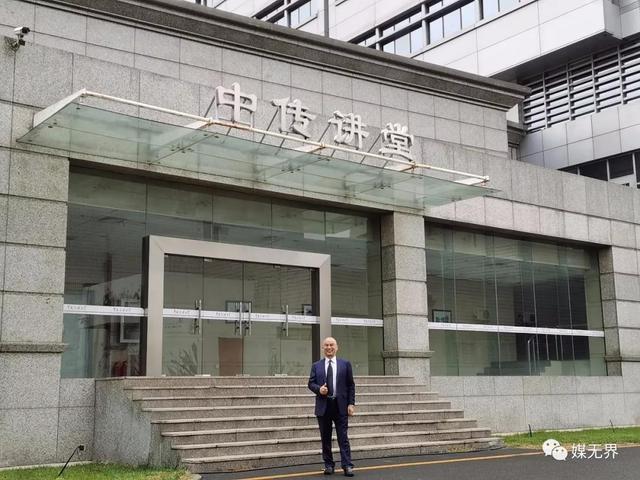 钻石广告语最具吸引力戴比尔斯钻石经典广告-第11张图片-翡翠网 钻石广告语最具吸引力戴比尔斯钻石经典广告-第11张图片-翡翠网