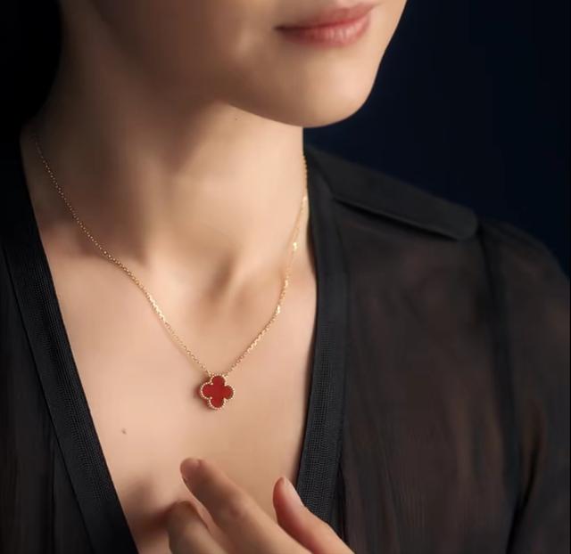 钻戒品牌排行榜前十名,珠宝品牌排行榜前十名-第7张图片-翡翠网 钻戒品牌排行榜前十名,珠宝品牌排行榜前十名-第7张图片-翡翠网