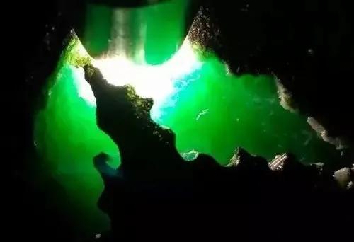 翡翠原石开窗过程开过窗的翡翠原石怎么保养-第4张图片-翡翠网 翡翠原石开窗过程开过窗的翡翠原石怎么保养-第4张图片-翡翠网