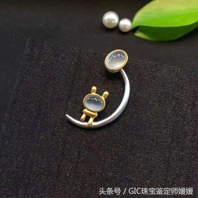 厚装翡翠手镯怎么搭配个不高,翡翠手镯薄的好还是厚的好-第3张图片-翡翠网 厚装翡翠手镯怎么搭配个不高,翡翠手镯薄的好还是厚的好-第3张图片-翡翠网