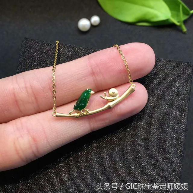 厚装翡翠手镯怎么搭配个不高,翡翠手镯薄的好还是厚的好-第4张图片-翡翠网 厚装翡翠手镯怎么搭配个不高,翡翠手镯薄的好还是厚的好-第4张图片-翡翠网