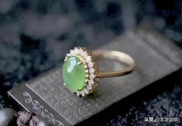 怎样鉴定翡翠原石,透光的石头是不是玉-第2张图片-翡翠网 怎样鉴定翡翠原石,透光的石头是不是玉-第2张图片-翡翠网