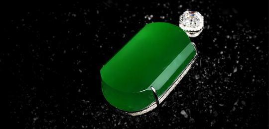 如何鉴别翡翠原石,缅甸翡翠原石石英石-第1张图片-翡翠网 如何鉴别翡翠原石,缅甸翡翠原石石英石-第1张图片-翡翠网