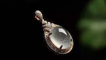 如何鉴别翡翠原石,缅甸翡翠原石石英石-第3张图片-翡翠网 如何鉴别翡翠原石,缅甸翡翠原石石英石-第3张图片-翡翠网