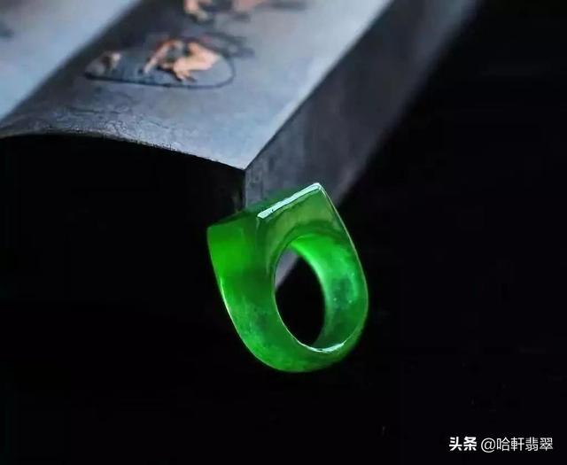 清代翡翠手镯价格,清代真品老翡翠手镯-第8张图片-翡翠网