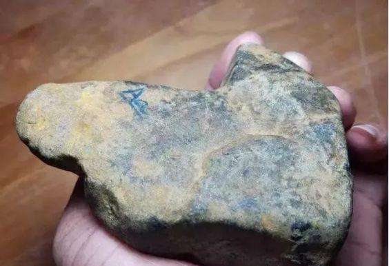 翡翠原石哪里买,40克翡翠原石-第1张图片-翡翠网 翡翠原石哪里买,40克翡翠原石-第1张图片-翡翠网