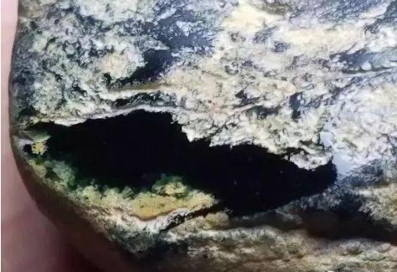 翡翠原石哪里买,40克翡翠原石-第3张图片-翡翠网 翡翠原石哪里买,40克翡翠原石-第3张图片-翡翠网