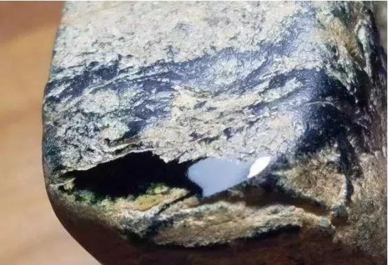 翡翠原石哪里买,40克翡翠原石-第4张图片-翡翠网 翡翠原石哪里买,40克翡翠原石-第4张图片-翡翠网