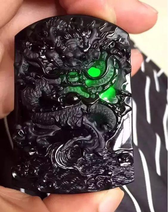 翡翠原石哪里买,40克翡翠原石-第11张图片-翡翠网 翡翠原石哪里买,40克翡翠原石-第11张图片-翡翠网