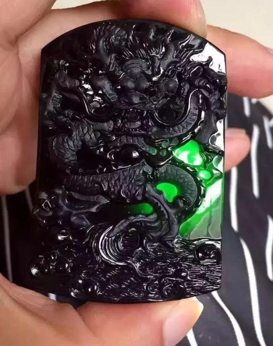 翡翠原石哪里买,40克翡翠原石-第13张图片-翡翠网 翡翠原石哪里买,40克翡翠原石-第13张图片-翡翠网