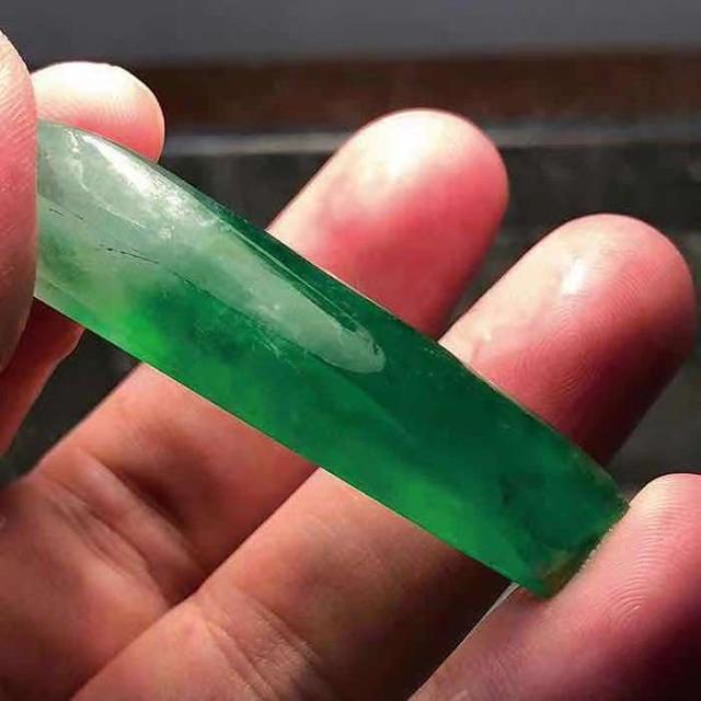 怎样挑选翡翠好坏和价格怎么看老坑翡翠-第4张图片-翡翠网 怎样挑选翡翠好坏和价格怎么看老坑翡翠-第4张图片-翡翠网