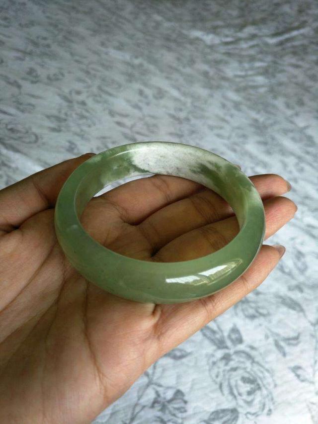 翡翠永楚料是什么薄水料翡翠手镯-第4张图片-翡翠网 翡翠永楚料是什么薄水料翡翠手镯-第4张图片-翡翠网