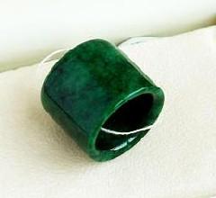 翡翠知识之铁龙生翡翠一级铁龙生翡翠手镯-第1张图片-翡翠网 翡翠知识之铁龙生翡翠一级铁龙生翡翠手镯-第1张图片-翡翠网