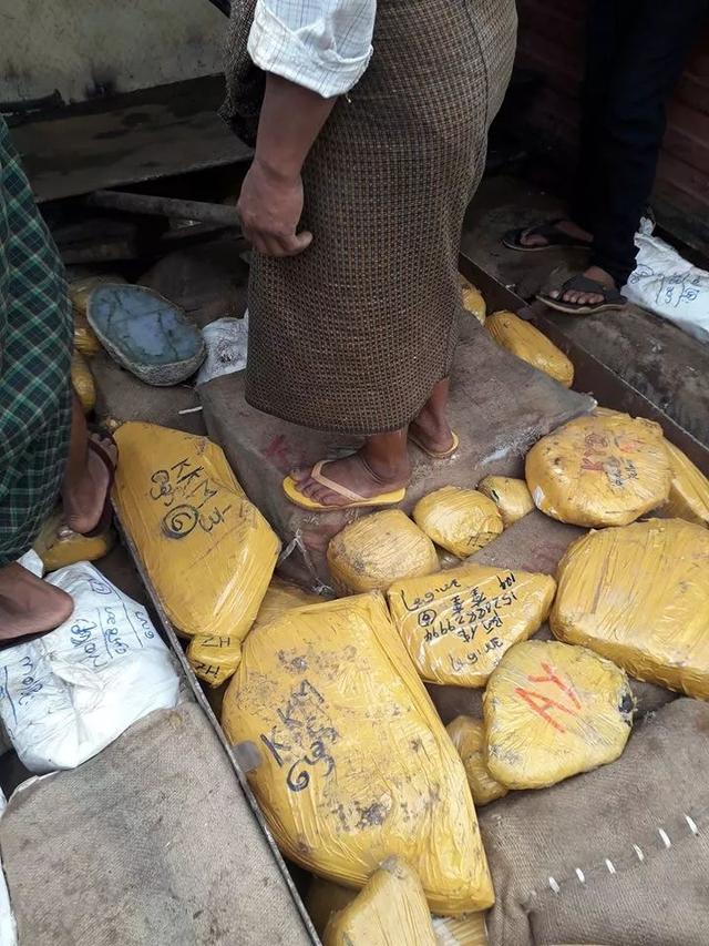 翡翠原石叫什么,木姐翡翠原石事件-第9张图片-翡翠网 翡翠原石叫什么,木姐翡翠原石事件-第9张图片-翡翠网