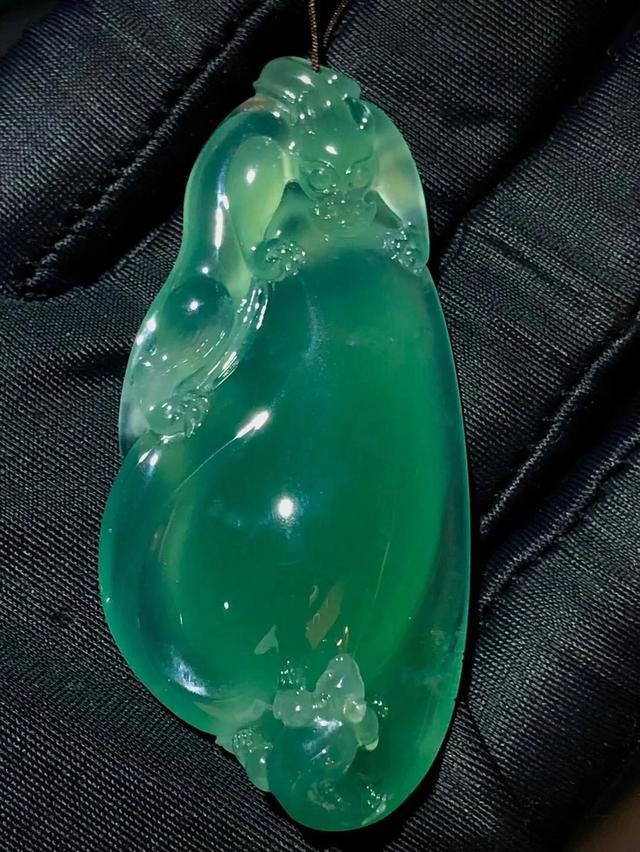 翡翠**作品图片欣赏加龙翡翠作品价格-第4张图片-翡翠网 翡翠**作品图片欣赏加龙翡翠作品价格-第4张图片-翡翠网