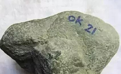 翡翠原石木那知识木那原石有什么特点-第7张图片-翡翠网 翡翠原石木那知识木那原石有什么特点-第7张图片-翡翠网