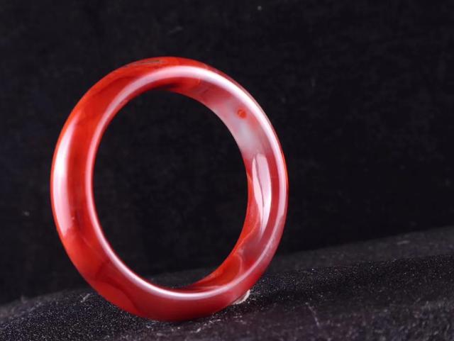 打磨翡翠原石翡翠原石手镯如何挑选-第3张图片-翡翠网 打磨翡翠原石翡翠原石手镯如何挑选-第3张图片-翡翠网