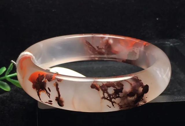 打磨翡翠原石翡翠原石手镯如何挑选-第6张图片-翡翠网 打磨翡翠原石翡翠原石手镯如何挑选-第6张图片-翡翠网