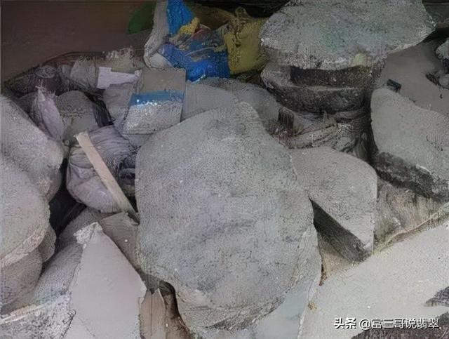 真正的翡翠原石,翡翠原石可以买吗-第1张图片-翡翠网 真正的翡翠原石,翡翠原石可以买吗-第1张图片-翡翠网