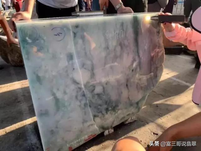 翡翠原石安检机能看出来颜色吗用核磁共振检测翡翠原石-第20张图片-翡翠网 翡翠原石安检机能看出来颜色吗用核磁共振检测翡翠原石-第20张图片-翡翠网