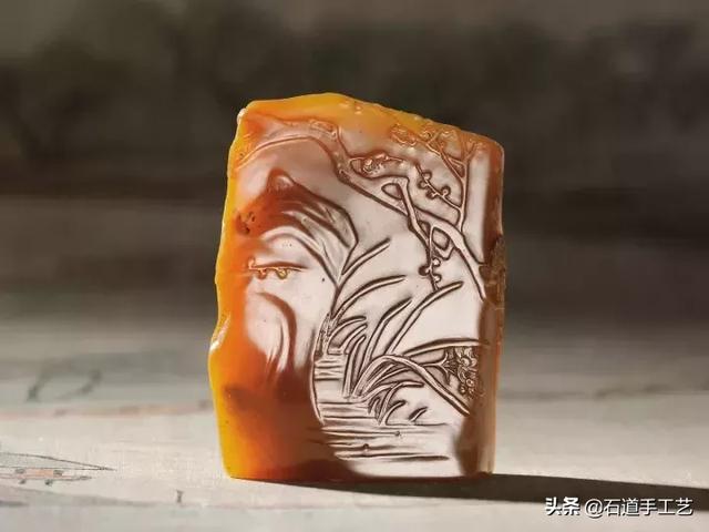 翡翠原石凹陷有土块是怎么回事怎样识别玉原石-第18张图片-翡翠网 翡翠原石凹陷有土块是怎么回事怎样识别玉原石-第18张图片-翡翠网