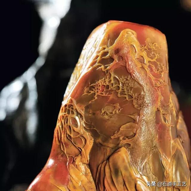 翡翠原石凹陷有土块是怎么回事怎样识别玉原石-第20张图片-翡翠网 翡翠原石凹陷有土块是怎么回事怎样识别玉原石-第20张图片-翡翠网