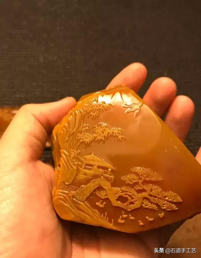 翡翠原石凹陷有土块是怎么回事怎样识别玉原石-第21张图片-翡翠网 翡翠原石凹陷有土块是怎么回事怎样识别玉原石-第21张图片-翡翠网