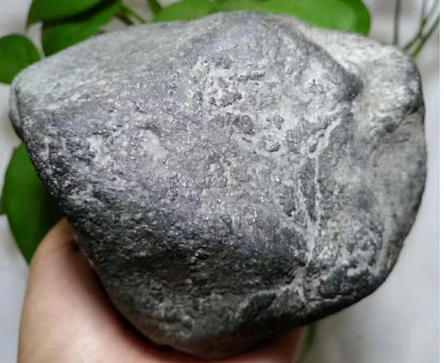 翡翠原石400一斤贵吗,爰翡翠原石-第5张图片-翡翠网 翡翠原石400一斤贵吗,爰翡翠原石-第5张图片-翡翠网