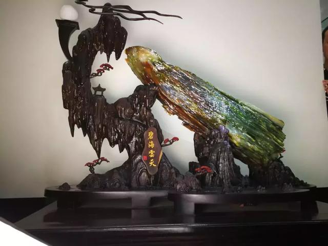 树化玉原石与翡翠原石区别图片,普通树化石多少钱一斤-第1张图片-翡翠网 树化玉原石与翡翠原石区别图片,普通树化石多少钱一斤-第1张图片-翡翠网