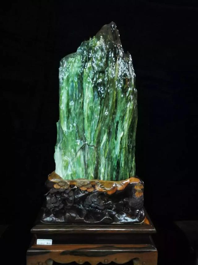 树化玉原石与翡翠原石区别图片,普通树化石多少钱一斤-第7张图片-翡翠网 树化玉原石与翡翠原石区别图片,普通树化石多少钱一斤-第7张图片-翡翠网