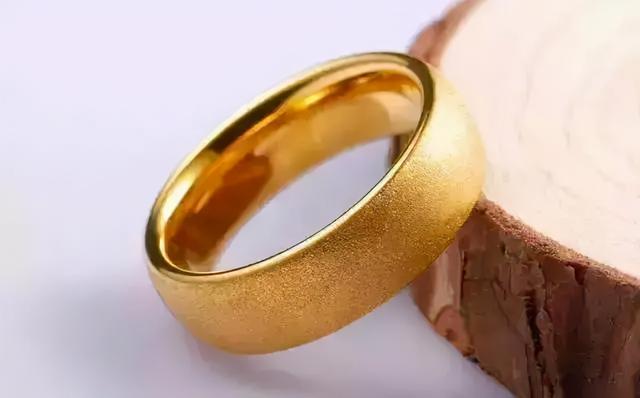 二手黄金首饰怎么卖掉,哪里回收黄金首饰价格最高-第4张图片-翡翠网 二手黄金首饰怎么卖掉,哪里回收黄金首饰价格最高-第4张图片-翡翠网