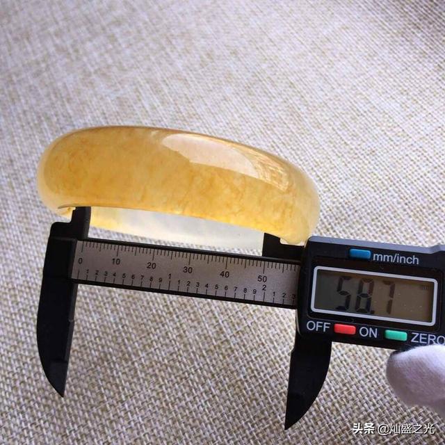 60克翡翠手镯多大内径最合适,翡翠手镯厚度多少为好-第3张图片-翡翠网 60克翡翠手镯多大内径最合适,翡翠手镯厚度多少为好-第3张图片-翡翠网