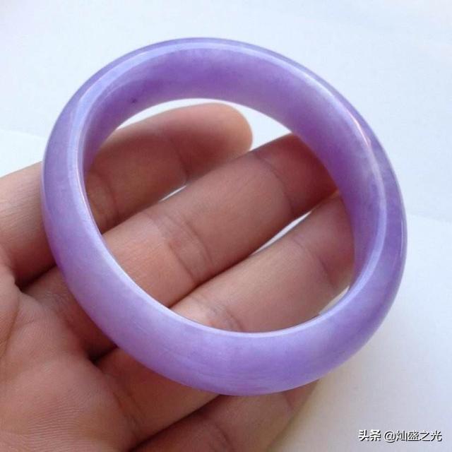 60克翡翠手镯多大内径最合适,翡翠手镯厚度多少为好-第4张图片-翡翠网 60克翡翠手镯多大内径最合适,翡翠手镯厚度多少为好-第4张图片-翡翠网