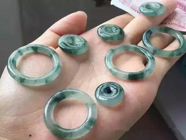 翡翠怎样养才能让水头好翡翠原石养人吗-第3张图片-翡翠网 翡翠怎样养才能让水头好翡翠原石养人吗-第3张图片-翡翠网