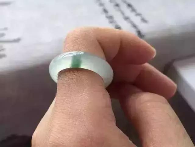 翡翠怎样养才能让水头好翡翠原石养人吗-第5张图片-翡翠网 翡翠怎样养才能让水头好翡翠原石养人吗-第5张图片-翡翠网