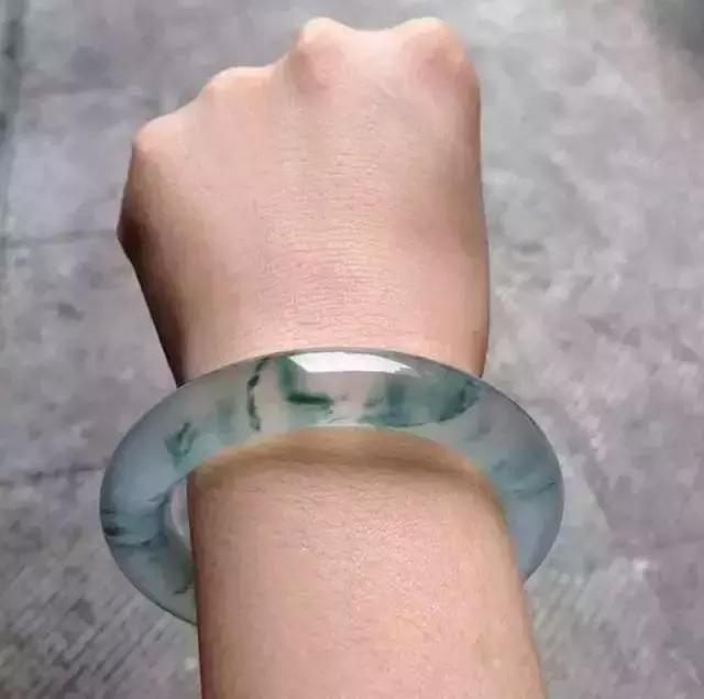 翡翠怎样养才能让水头好翡翠原石养人吗-第6张图片-翡翠网 翡翠怎样养才能让水头好翡翠原石养人吗-第6张图片-翡翠网