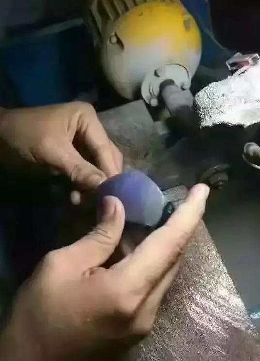 天空蓝鸽子蛋翡翠,翡翠鸽子蛋原石-第4张图片-翡翠网 天空蓝鸽子蛋翡翠,翡翠鸽子蛋原石-第4张图片-翡翠网