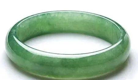 白翡翠手镯价格翡翠白月光手镯值钱吗-第1张图片-翡翠网 白翡翠手镯价格翡翠白月光手镯值钱吗-第1张图片-翡翠网