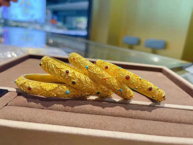 鉴定黄金真假小窍门,黄金怎么辨别真假-第3张图片-翡翠网 鉴定黄金真假小窍门,黄金怎么辨别真假-第3张图片-翡翠网