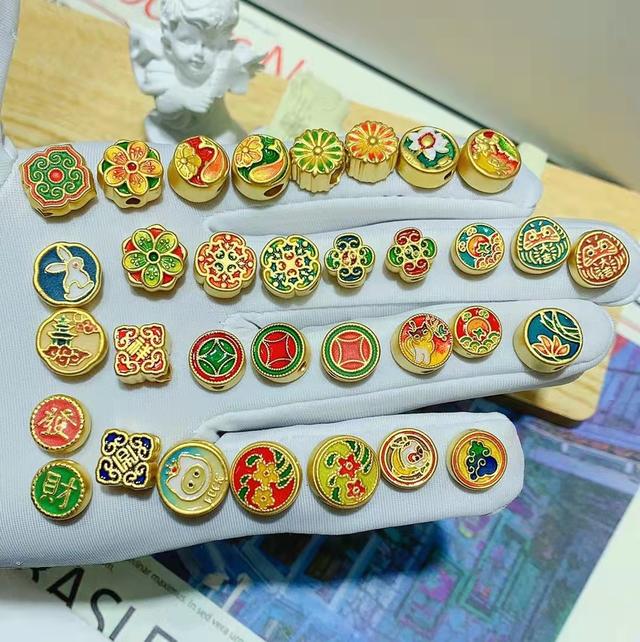 鉴定黄金真假小窍门,黄金怎么辨别真假-第4张图片-翡翠网 鉴定黄金真假小窍门,黄金怎么辨别真假-第4张图片-翡翠网