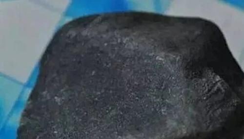 乃卡树皮翡翠原石特点翡翠木那白盐沙癣图片-第9张图片-翡翠网 乃卡树皮翡翠原石特点翡翠木那白盐沙癣图片-第9张图片-翡翠网