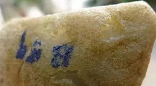 乃卡树皮翡翠原石特点翡翠木那白盐沙癣图片-第11张图片-翡翠网 乃卡树皮翡翠原石特点翡翠木那白盐沙癣图片-第11张图片-翡翠网