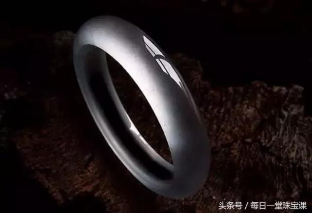 翡翠糯种种水知识的简单介绍-第6张图片-翡翠网 翡翠糯种种水知识的简单介绍-第6张图片-翡翠网