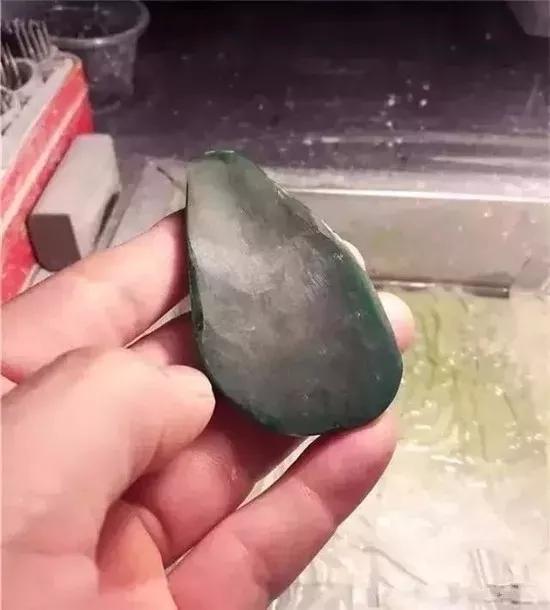 翡翠原石一般在哪里有六位数翡翠原石-第5张图片-翡翠网 翡翠原石一般在哪里有六位数翡翠原石-第5张图片-翡翠网