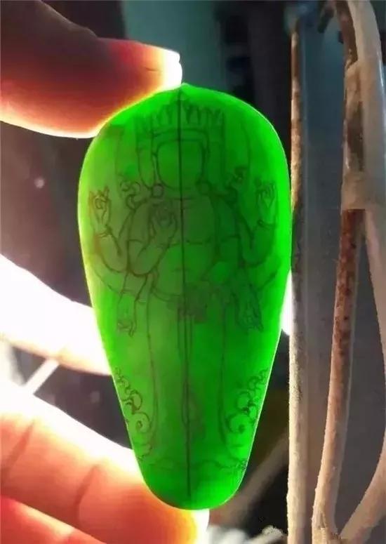 翡翠原石一般在哪里有六位数翡翠原石-第7张图片-翡翠网 翡翠原石一般在哪里有六位数翡翠原石-第7张图片-翡翠网