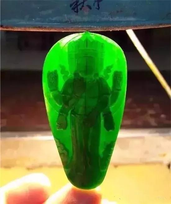 翡翠原石一般在哪里有六位数翡翠原石-第8张图片-翡翠网 翡翠原石一般在哪里有六位数翡翠原石-第8张图片-翡翠网