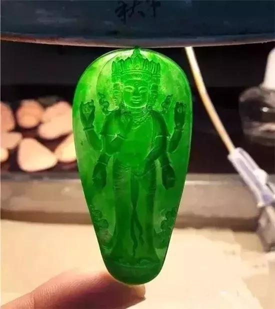 翡翠原石一般在哪里有六位数翡翠原石-第9张图片-翡翠网 翡翠原石一般在哪里有六位数翡翠原石-第9张图片-翡翠网