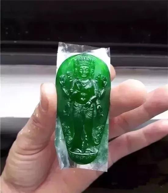 翡翠原石一般在哪里有六位数翡翠原石-第10张图片-翡翠网 翡翠原石一般在哪里有六位数翡翠原石-第10张图片-翡翠网