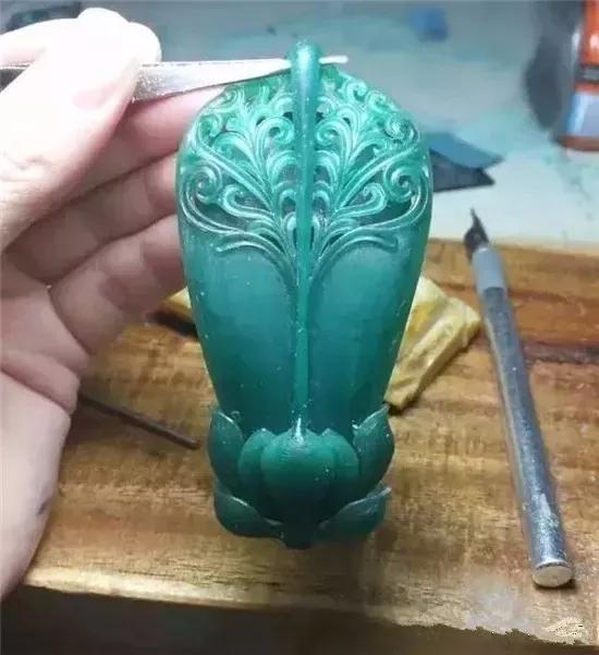 翡翠原石一般在哪里有六位数翡翠原石-第13张图片-翡翠网 翡翠原石一般在哪里有六位数翡翠原石-第13张图片-翡翠网